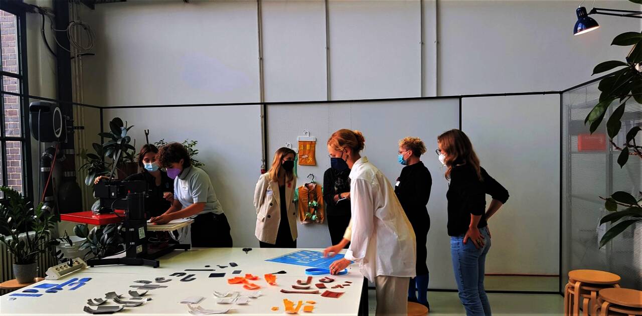 Textile Elektronik zum Anfassen: Bei der Eröffnung des Textile Prototyping Labs konnten die neuen Geräte live ausprobiert werden